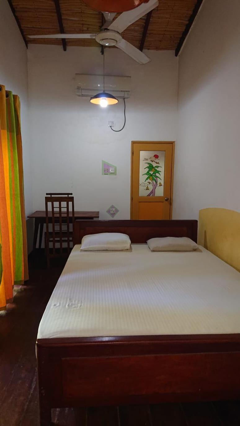 Leopard City Hostel Yala Tissamaharama Exteriör bild