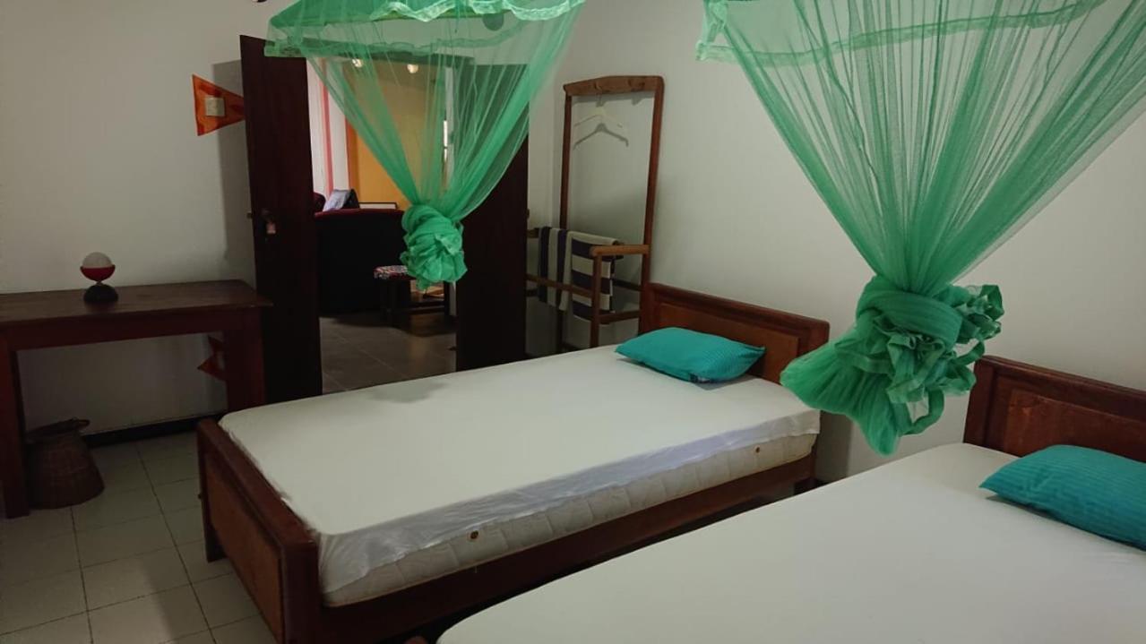 Leopard City Hostel Yala Tissamaharama Exteriör bild
